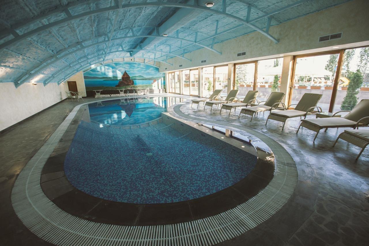 Caucasus Hotel Kasagh Exterior foto Indoor pool