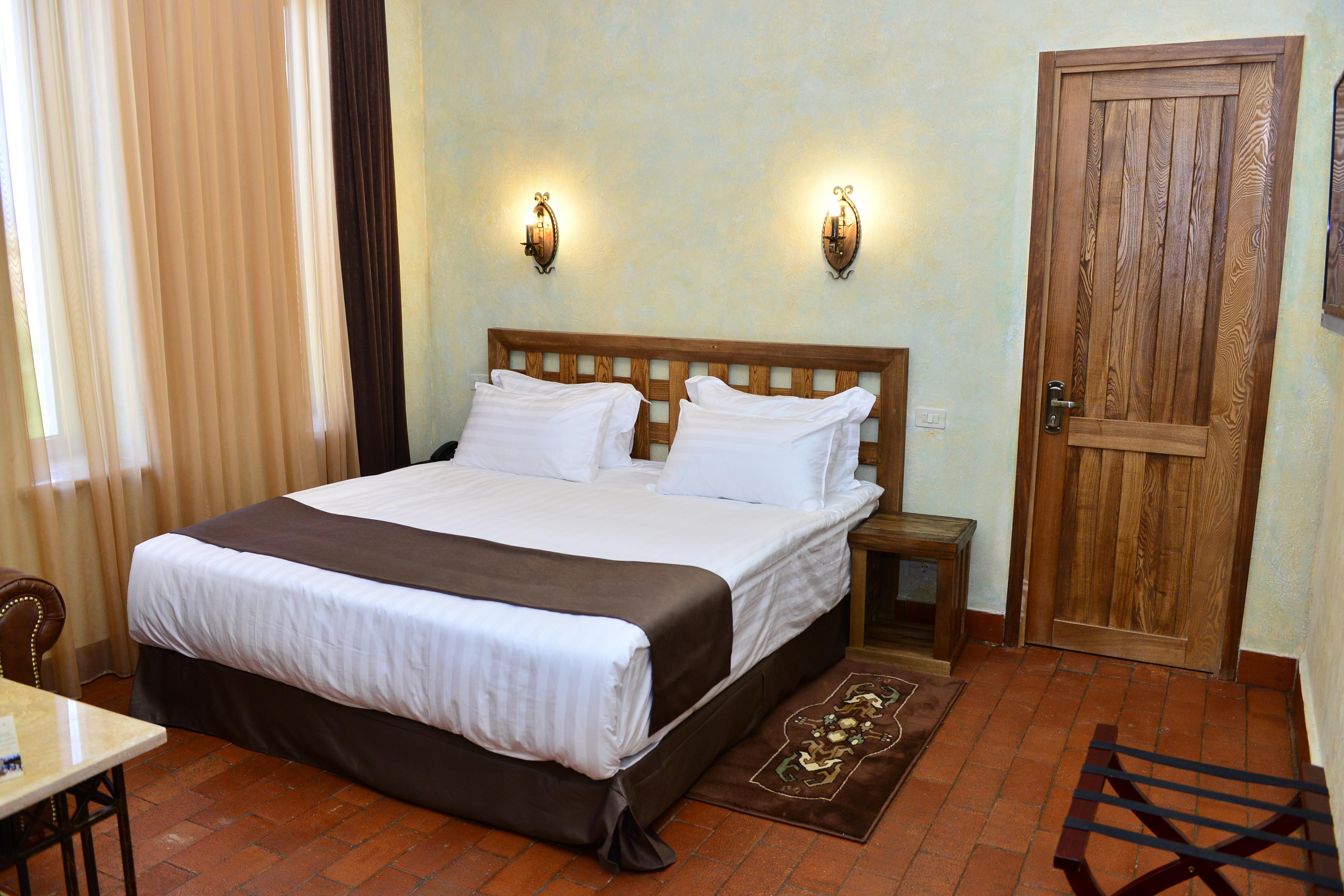 Caucasus Hotel Kasagh Exterior foto A bedroom at the hotel